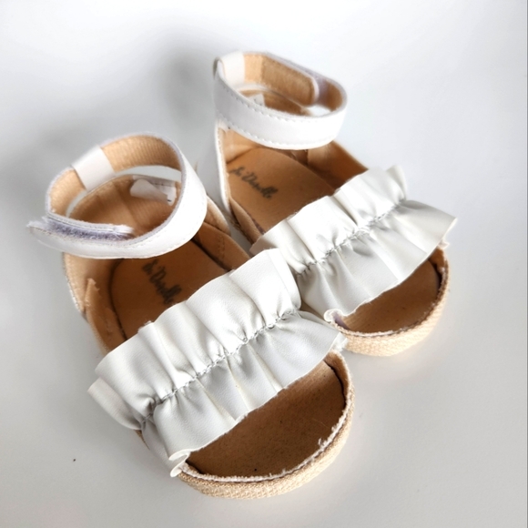 White Ruffled Girl Summer Sandals Infant Size 3 (5 inch) - Picture 1 of 5